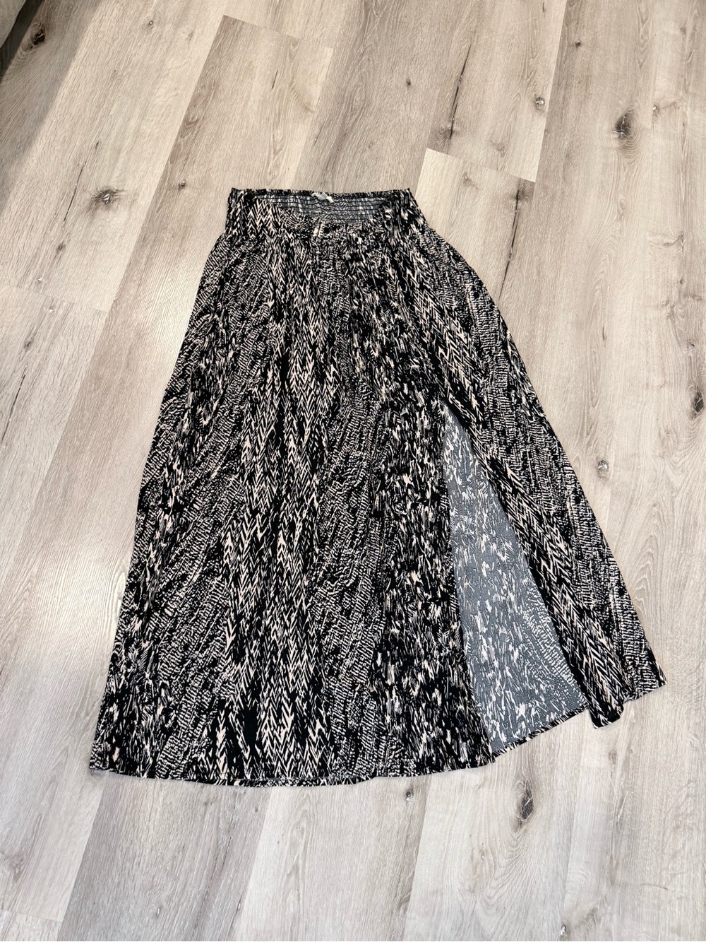 Promesa Black and White Maxi Skirt with Pattern